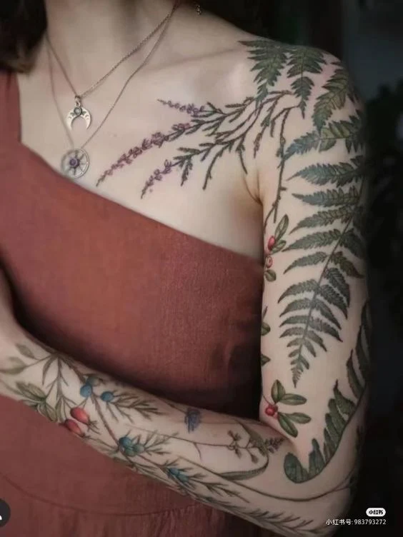 tatuajes de enredaderas para mujeres