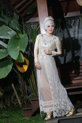  Model  Kebaya Masa Kini Contoh model  kebaya modern