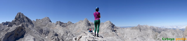 Subida a las Torres Areneras y a las Cuetos del Trave, pasando por el Refugio de Urriellu y el de Cabrones, en el Macizo Central de Picos de Europa.