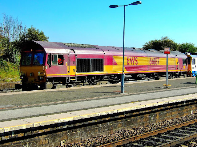 photographed on a bright sunny day in september 2011 ews uk diesel locomotive class 66187 pauses at wellingborough station 2011
