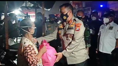 Gelar Patroli Skala Besar, Polda Banten Bagikan 7500 Paket Sembako