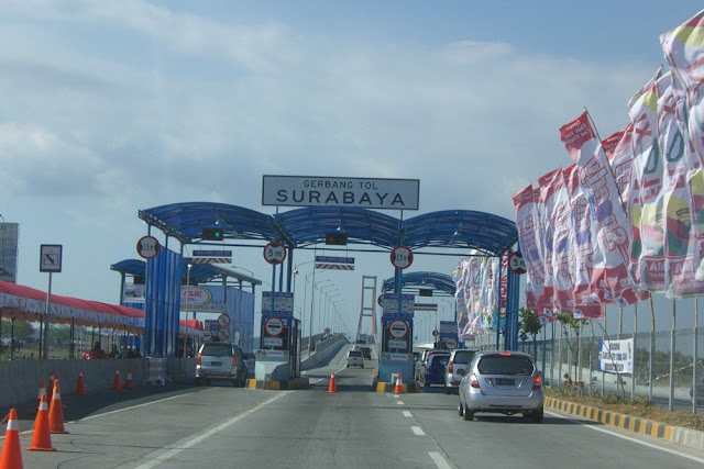 Gerbang Tol Jembatan Suramadu | kaskus.co.id