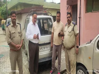 #JaunpurNews : 4 स्कूली वाहनों का किया चालान | #NayaSaveraNetwork