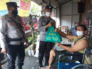 Polsek Kraton Salurkan Bansos dari Baznas Kota Yogyakarta