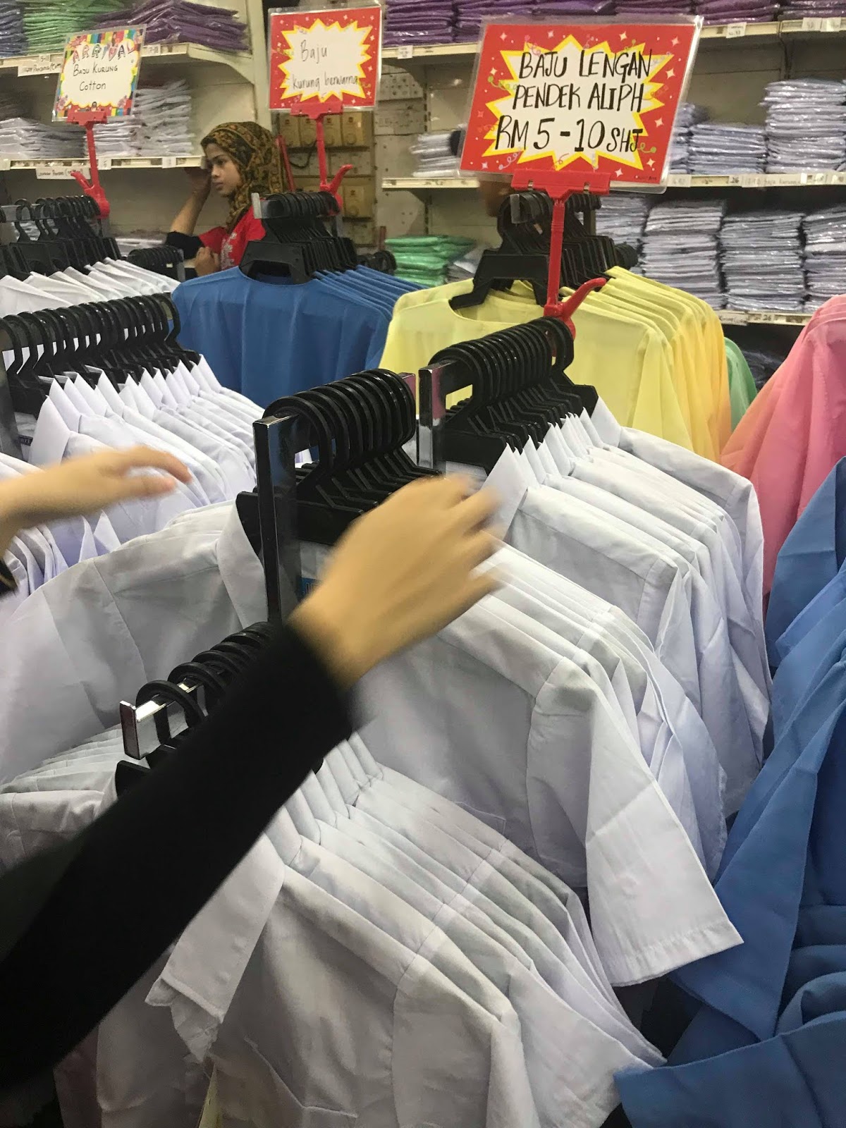 Shopping Baju  Sekolah  di BB Kim Wah Subang Perdana 