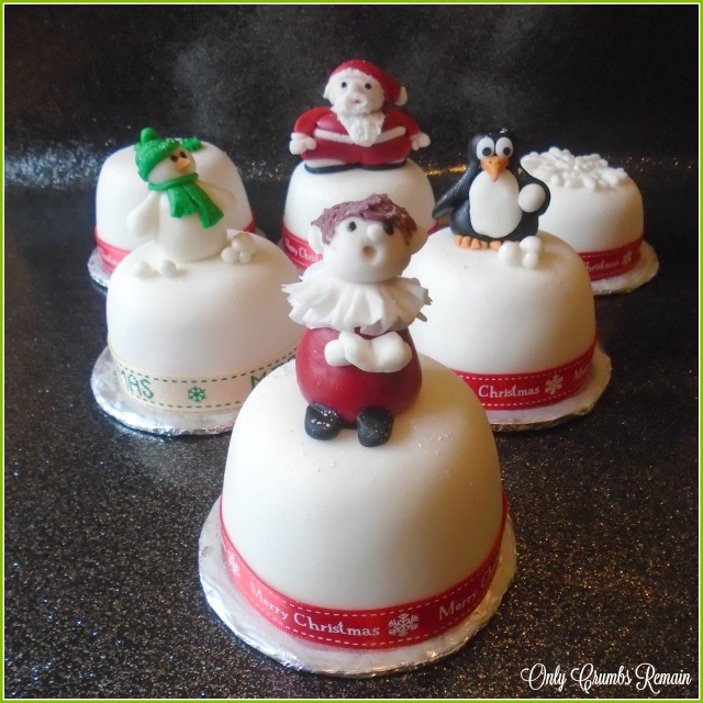 Only Crumbs Remain: Mini Christmas Cakes