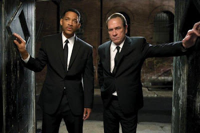 Will Smith y Tommy Lee Jones como los Agentes J y K en una escena de Men in Black 3. LA TAQUILLA. Revista Making Of