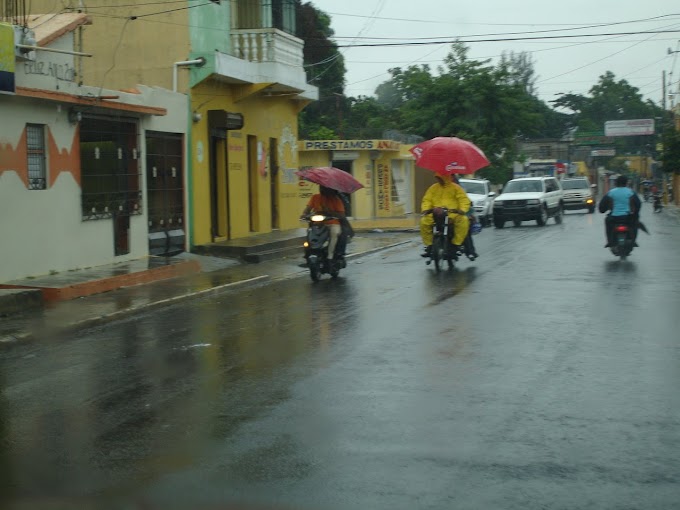 PRESIDENTE LEONEL FERNÁNDEZ SUSPENDE INAUGURACIONES DE OBRAS EN BONAO  Y SALCEDO DEBIDO A FUERTES LLUVIAS