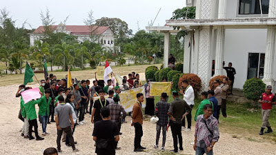 Puluhan Mahasiswa Aceh Timur Datangi Kantor DPRK Ini Dia Tuntutannya 