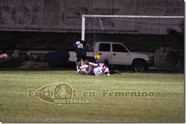 jugada de gol anulado a cremas al 10 de juego que se marco (3)