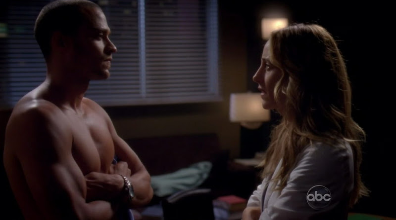 Jesse Williams shirtless on Greys Anatomy s7e04