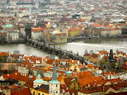 . a la Colina Petrin y ver la Torre Petrin ( Torre Eiffel de Praga). (praga )