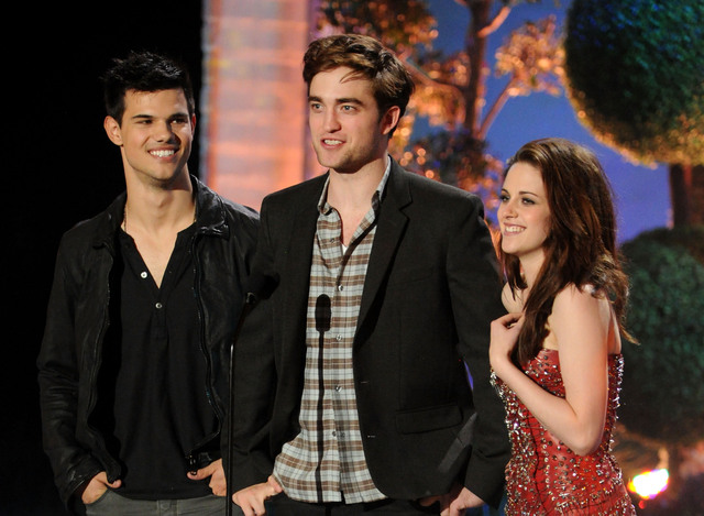 robert pattinson and kristen stewart 2011 mtv awards. Robert Pattinson and Kristen