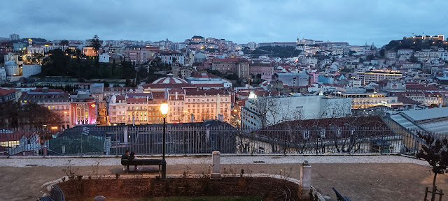 po portugalsku Miradouro de São Pedro de Alcântara