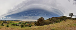 A shelf cloud (a type of arcus cloud) seen over Swifts Creek, Victoria (Australia) fir0002 | flagstaffotos.com.au — Non-commercial Unported 3.0