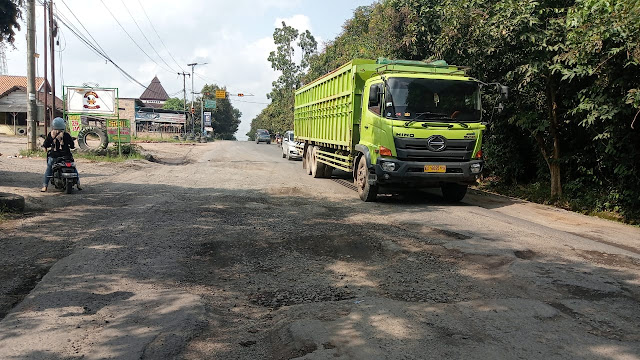 Jalan Nasional Ruas Baturaja - Martapura Rusak parah, BBPJN Sumsel Abaikan SE Dirjen Binamarga