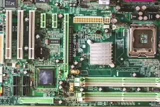 Gejala Kerusakan motherboard dan Cara Mengatasinya