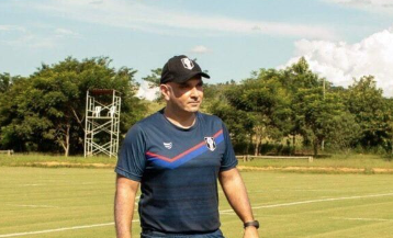 Resende renova com técnico Carlos Leiria  Treinador comandará o Gigante do Vale durante a temporada 2024