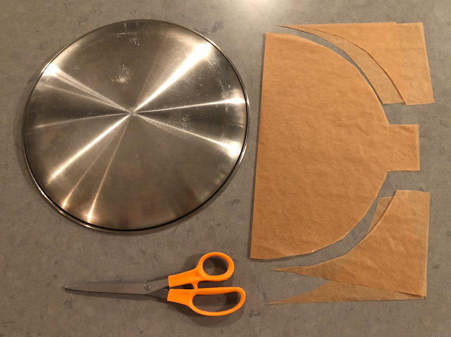 Trimming parchment paper to fit a round pizza baking pan