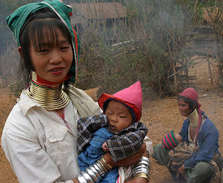 Wanita-wanita Berleher Panjang Dari Thailand [ www.BlogApaAja.com ]