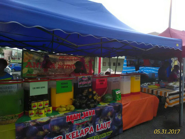 air kelapa laut man java di pasar ramadan