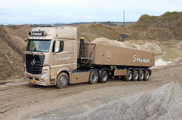 gambar dump truck MERCEDES-BENZ  gold