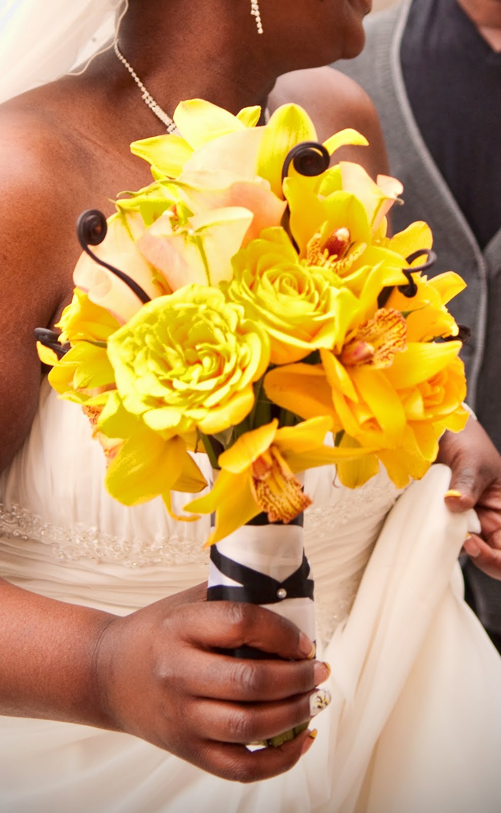 black and white centerpieces