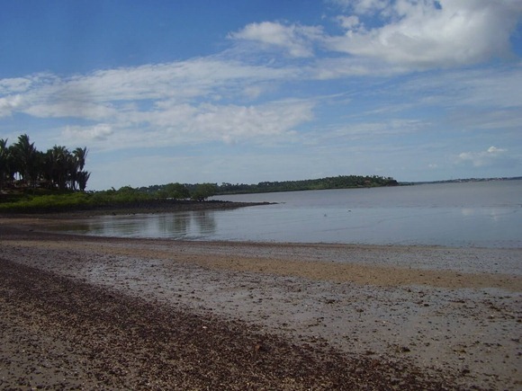 Praia de Juçatuba - Sao José de Ribamar, Maranhao, foto: espedicoeessobrerodas.blogspot.co.br