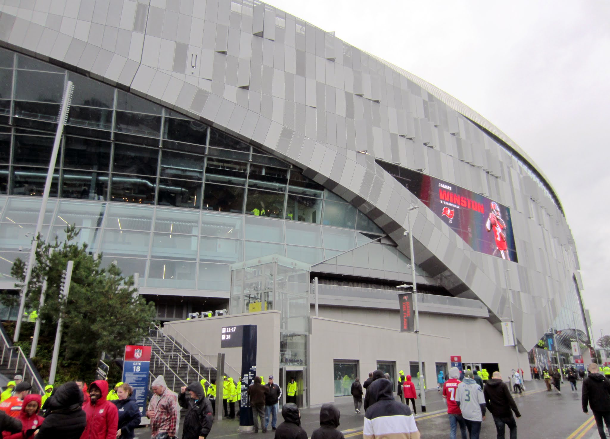 Tottenham Hotspur Stadium exterior