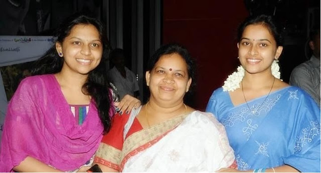 Sri Divya with mother and sister Sri Ramya