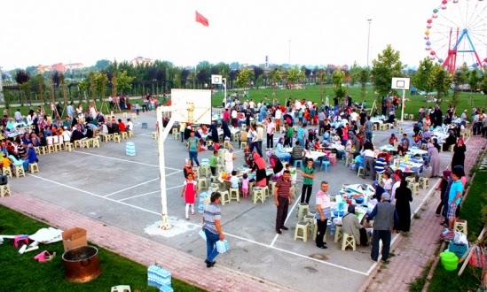 Büyük Armutlu Iftarı Coşkulu 1000 Kişiyle Yapıldı.