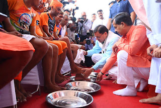 CM Dhaani gave. gangajal to sanwariya at haridwar
