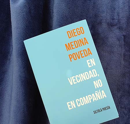 Reseña de «En vecindad, no en compañía» de Diego Medina Poveda (Siltolá)