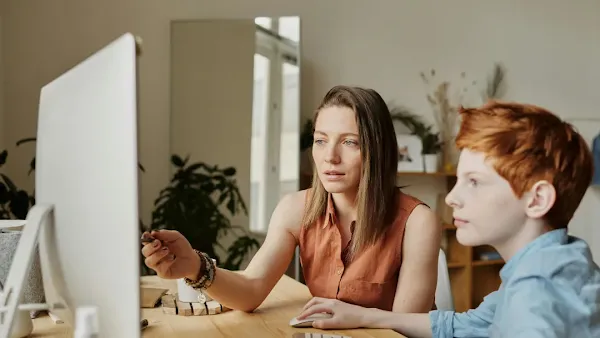 Active Parenting in a Digital Age: Balancing Screen Time and Family Connection