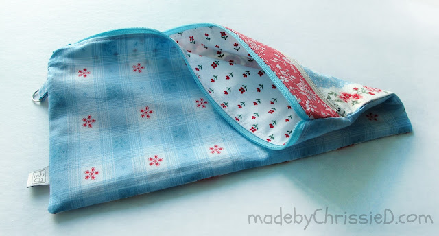 Double Zipper Pouch/Pencil Case Tute by Chris Dodsley @madebyChrissieD.com