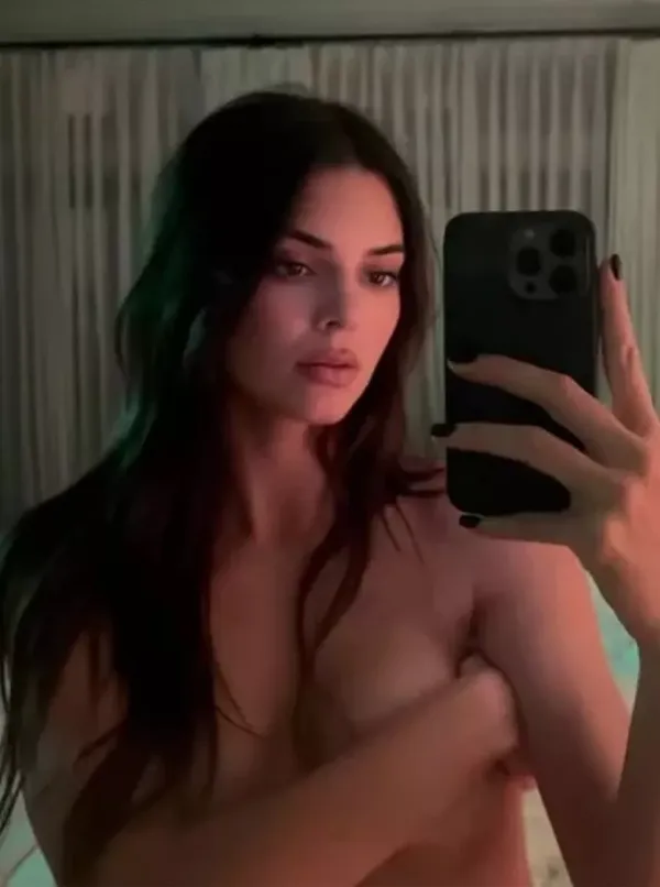 kendall jenner topless selfie hollywood celeb
