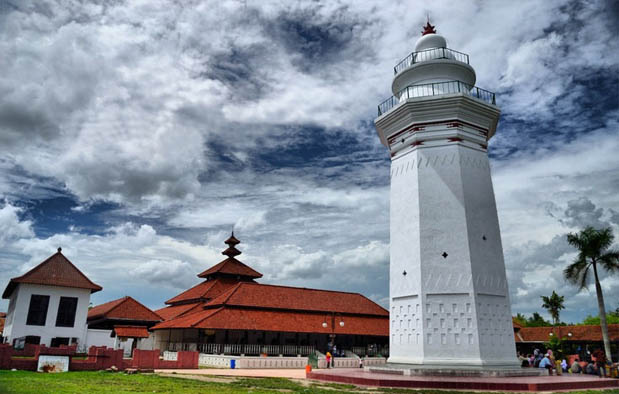  ialah salah satu Kerajaan bercorak Islam yang berdiri pada tahun  8 Peninggalan Kerajaan Banten, Gambar dan Keterangannya