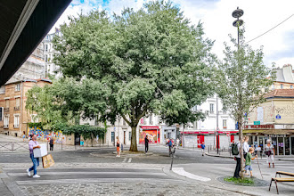 Paris : Place Henri Krasucki, Ménilmontant champêtre, une place de village au coeur de Paris - XXème