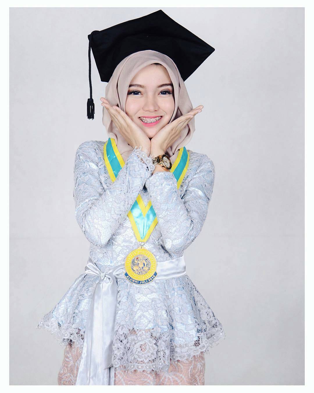 Trend Model Kebaya Anak Muda Modern untuk Acara Wisuda