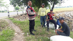 PolsekTukdana Temui Petani, Ingatkan Waspada Pencurian Padi 