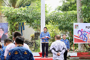Pj Bupati Jemmy Kumendong Irup  Hari Guru Nasional dan hut Korpri Ke 52