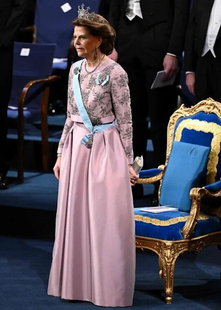Queen Silvia, Crown Princess Victoria, Princess Sofia and Princess Christina. Purple gown, pink dress and diamond tiara