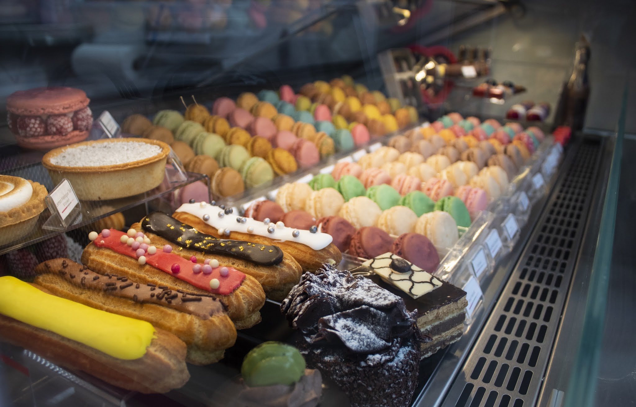Le Macaron Opens First National Outdoor Kiosk of French Pastries at Alpharetta’s Avalon