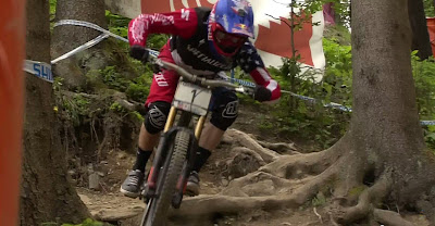 COPA DEL MUNDO DE DESCENSO 2015, AARON GWIN SIN CADENA EN LEOGANG