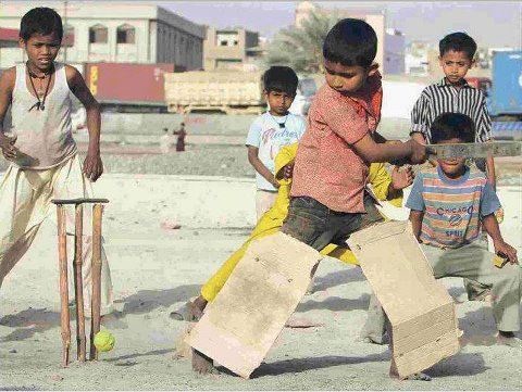 funny photos from India, Kids playing cricket