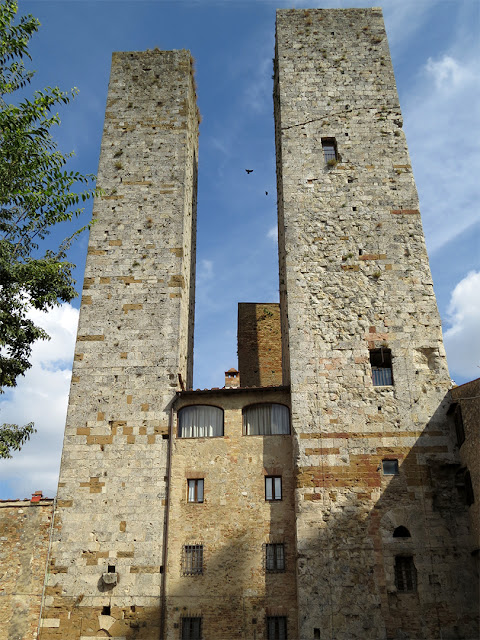 Torri dei Salvucci, Piazza delle Erbe, San Gimignano