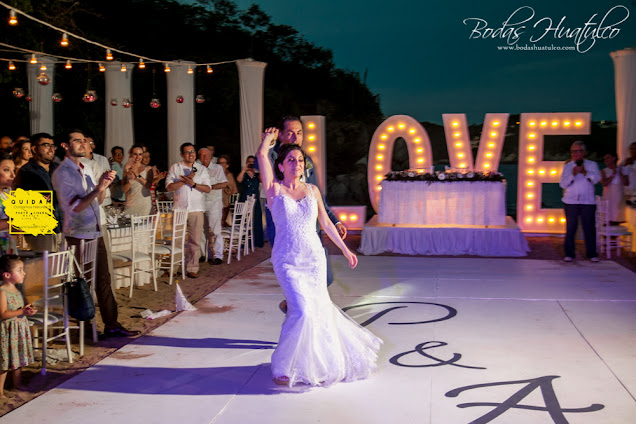 boda en playa, beach wedding, Oaxaca, México, Bodas Huatulco, Wedding Planner