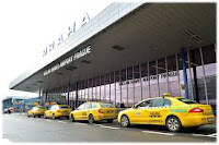 Ponto de Taxi da AAA no aeroporto de Praga