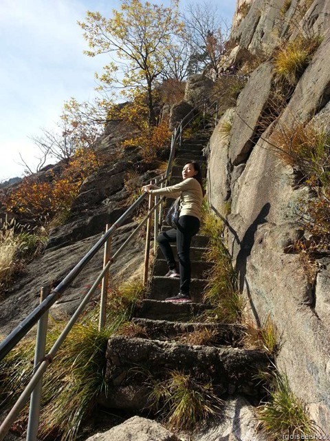  Steep rock stairs leading to the Geumganggul Cave