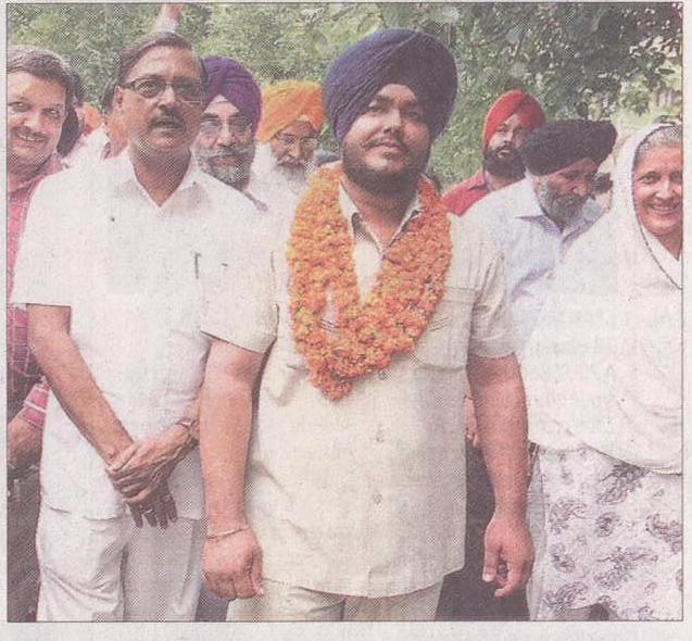 Akali Dal-BJP candidate Malkit Singh & Ex-MP Satya Pal Jain at DC Office in Chandigarh on Tuesday